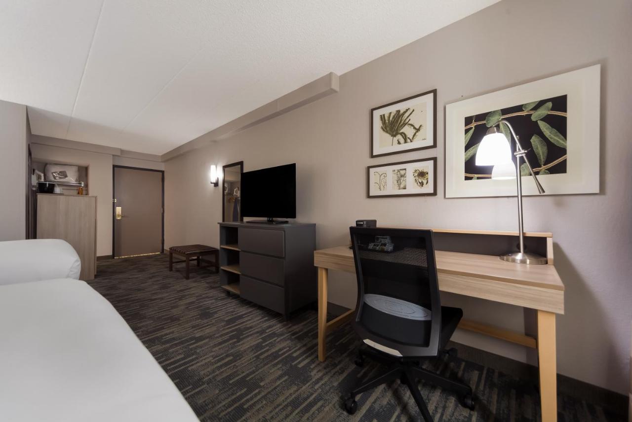 Hotel Wingate By Wyndham Lincoln Airport East Exterior foto