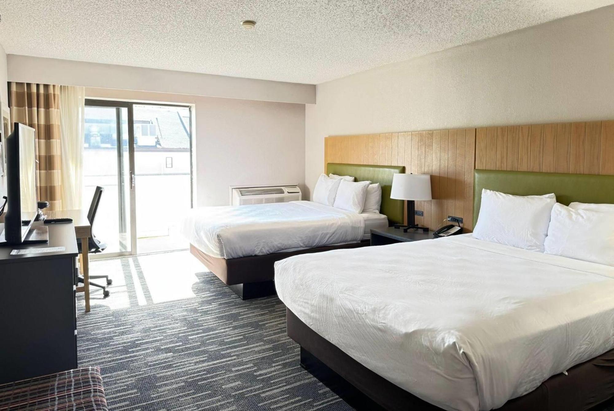 Hotel Wingate By Wyndham Lincoln Airport East Exterior foto
